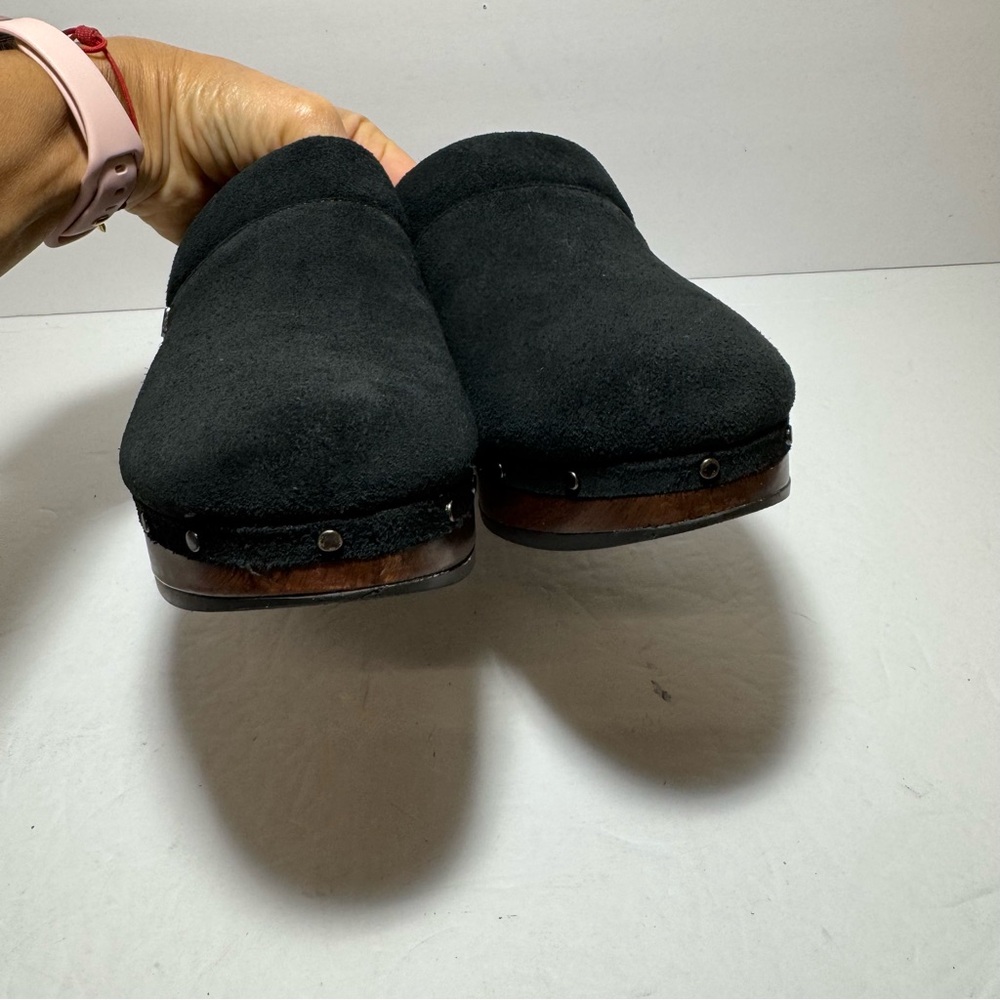 Vionic Kacie Black Suede Stud
Detailed Women's Size 7 Clogs
Slip-On Mules - Picture 9 of 16
